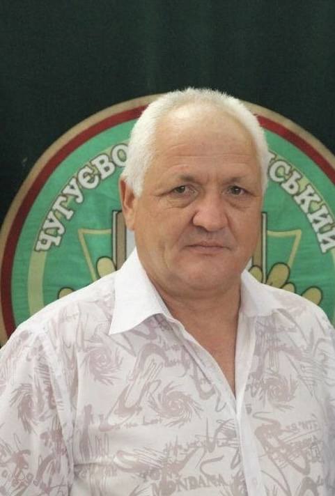 Минають роки, але друзі та колеги завжди згадують Романа Хворостяного як людину, яка була більше, ніж керівником. Людину, яка була душею – для колег, друзів, студентів, своєї родини: «Порядний до кісток, неймовірно людяний, добрий, чесний, щирий. Він був другом, опорою, душею компанії. Дуже любив свою сімʼю. Кожного умів розрадити, підтримати словом, жартом, справою. Часто віддавав іншим навіть те, чого сам мав небагато. А ще наш Роман Федорович був чудовим лісівником, знав і відчував ліс. Умів працювати з деревом так, як уміють лише ті, хто любить свою справу всім серцем. Його професійність надихала, а поради – запам’яталися назавжди».