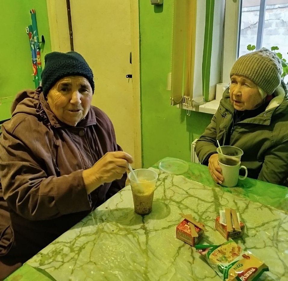 Пункт обліку бездомних осіб та пункт обігріву розташовані за адресою м. Чугуїв, вул. Гвардійська, буд. 19.