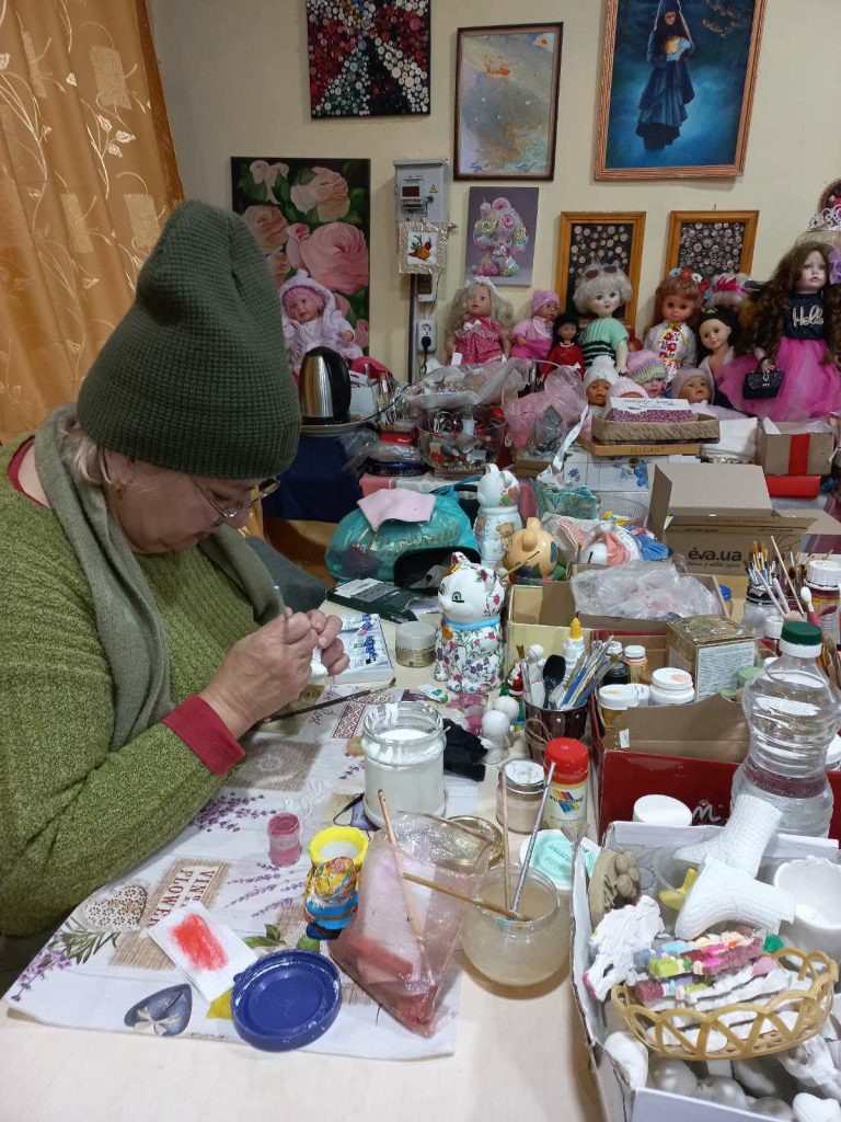 Така творча діяльність — це безперервний процес, що потребує постійного розвитку та оновлення. Проте, усі охочі, які досягли поважного віку або є особами з інвалідністю, можуть долучитися до такої творчої діяльності.