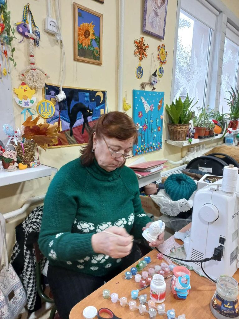 Така творча діяльність — це безперервний процес, що потребує постійного розвитку та оновлення. Проте, усі охочі, які досягли поважного віку або є особами з інвалідністю, можуть долучитися до такої творчої діяльності.