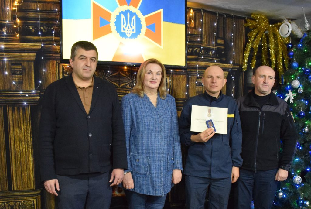 Під час заходу на адресу рятувальників лунали слова подяки за витримку, самовідданість і героїзм. Ми пишаємося кожним і кожною, хто рятує життя, ліквідовує наслідки ворожих обстрілів і завжди приходить на допомогу.