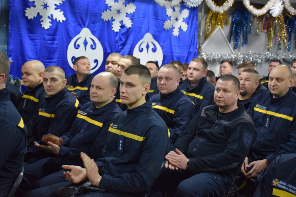 Під час заходу на адресу рятувальників лунали слова подяки за витримку, самовідданість і героїзм. Ми пишаємося кожним і кожною, хто рятує життя, ліквідовує наслідки ворожих обстрілів і завжди приходить на допомогу.