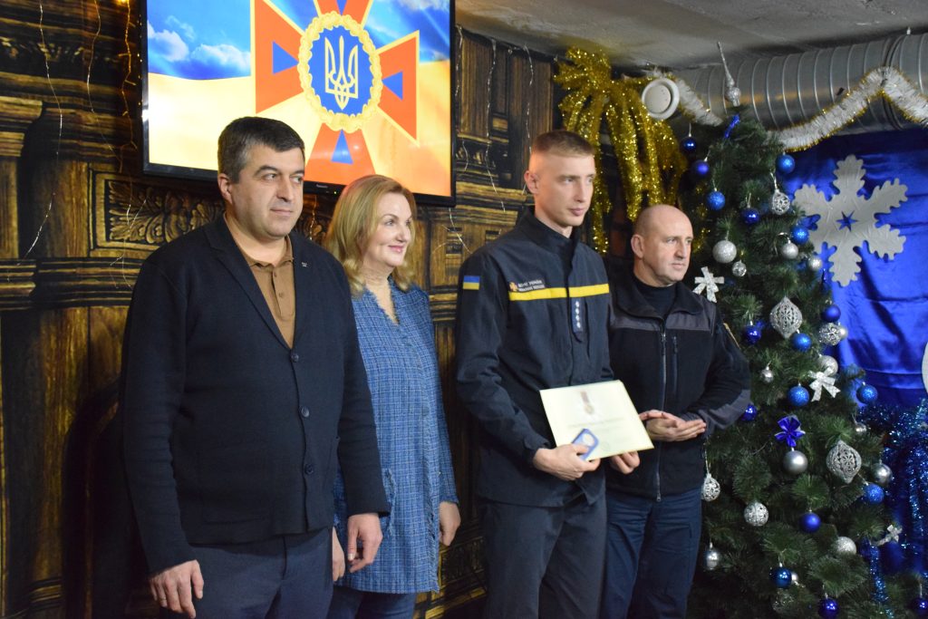 Під час заходу на адресу рятувальників лунали слова подяки за витримку, самовідданість і героїзм. Ми пишаємося кожним і кожною, хто рятує життя, ліквідовує наслідки ворожих обстрілів і завжди приходить на допомогу.