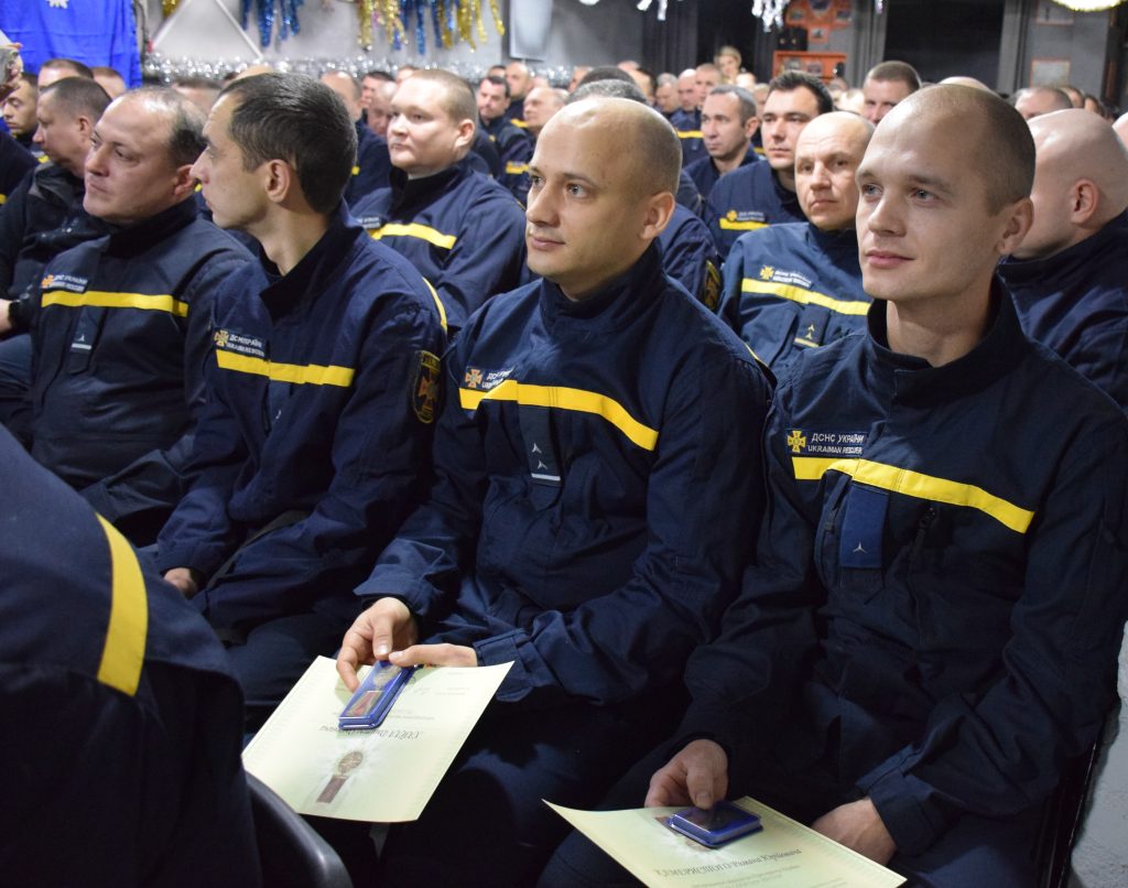 Під час заходу на адресу рятувальників лунали слова подяки за витримку, самовідданість і героїзм. Ми пишаємося кожним і кожною, хто рятує життя, ліквідовує наслідки ворожих обстрілів і завжди приходить на допомогу.