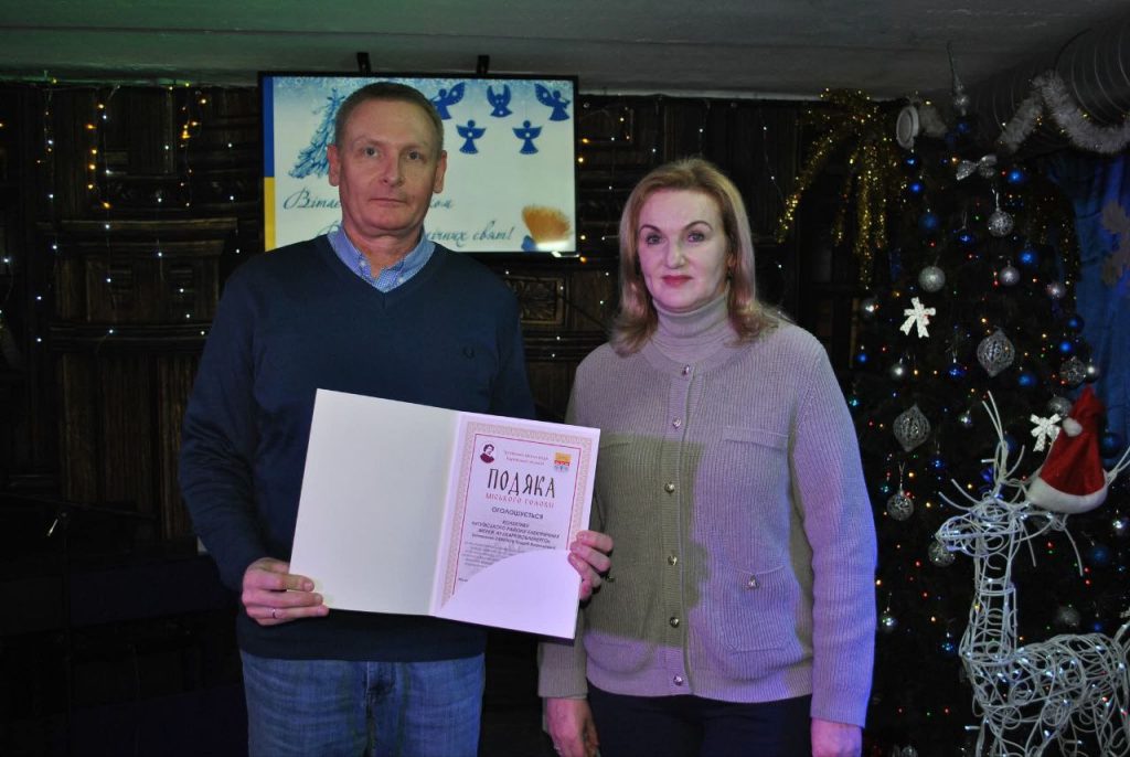 Начальник Чугуївської міської військової адміністрації Галина Мінаєва подякувала присутнім за відданість справі та побажала, щоб Новий рік приніс у кожну оселю тепло, мир і надію на краще майбутнє.