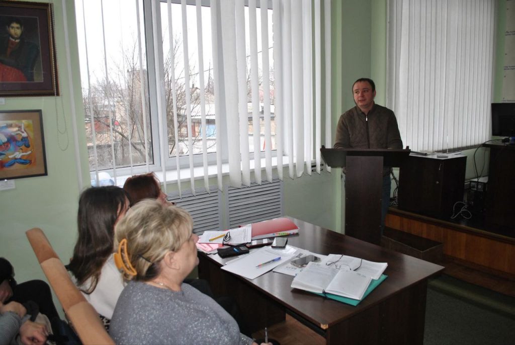 – Дякую усім дотичним до формування нового бюджету громади за кропітку роботу та бажаю, щоб в наступному році ми мали можливість успішно виконувати заплановані завдання, а отже розвивати нашу громаду, жити та працювати в мирній державі, – написала начальник Чугуївської міської військової адміністрації Галина Мінаєва у своєму Телеграм-каналі.
