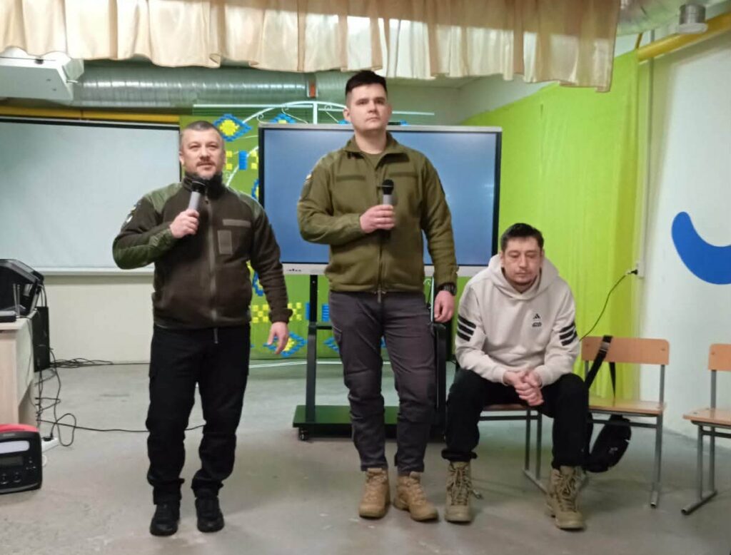 Згадали тих, хто віддав життя за незалежність і соборність нашої держави. Їхній подвиг назавжди залишиться в серцях українців. Зберігаючи єдність, підтримуючи одне одного та працюючи заради спільного майбутнього, ми обов'язково здобудемо Перемогу і збудуємо сильну, мирну, європейську Україну.