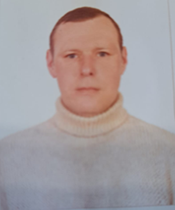 З Чугуївською міською територіальною громадою, а саме з селищем Кочеток, його життя пов’язала саме війна. У 2022 році ворог знищив будинок, де проживав Юрій зі своєю матусею. Після звільнення Чугуївщини вони вимушені були шукати нове місце проживання, а тому з цього часу селище Кочеток стало притулком та новим домом для сім'ї Блінових.