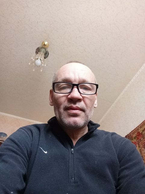 У жовтні 2025 року Сергій Бочарніков був призваний по мобілізації Чугуївським РТЦК та СП та направлений для проходження військової служби в 425-й окремий штурмовий полк «Скеля». Військову службу він проходив на посаді стрільця 2-го піхотного відділення 2-го піхотного взводу 2-ої піхотної роти 2-го піхотного батальйону. У грудні 2025 року полк активно діяв на Покровському напрямку (Донецька область), проводячи штурми та зачистки, зокрема, в місті Покровськ, та звільнив житловий масив «Ювілейний» у Куп'янську (Харківщина), спростовуючи ворожі фейки та демонструючи український прапор.