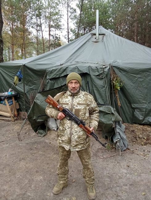 У жовтні 2025 року Сергій Бочарніков був призваний по мобілізації Чугуївським РТЦК та СП та направлений для проходження військової служби в 425-й окремий штурмовий полк «Скеля». Військову службу він проходив на посаді стрільця 2-го піхотного відділення 2-го піхотного взводу 2-ої піхотної роти 2-го піхотного батальйону. У грудні 2025 року полк активно діяв на Покровському напрямку (Донецька область), проводячи штурми та зачистки, зокрема, в місті Покровськ, та звільнив житловий масив «Ювілейний» у Куп'янську (Харківщина), спростовуючи ворожі фейки та демонструючи український прапор.