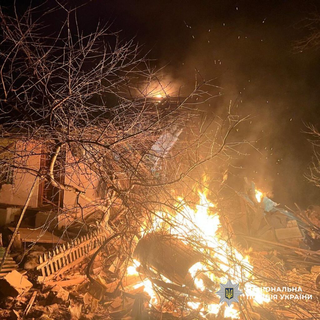 Пожежа повністю знищила будинок, полум'я охопило всі частини будівлі.